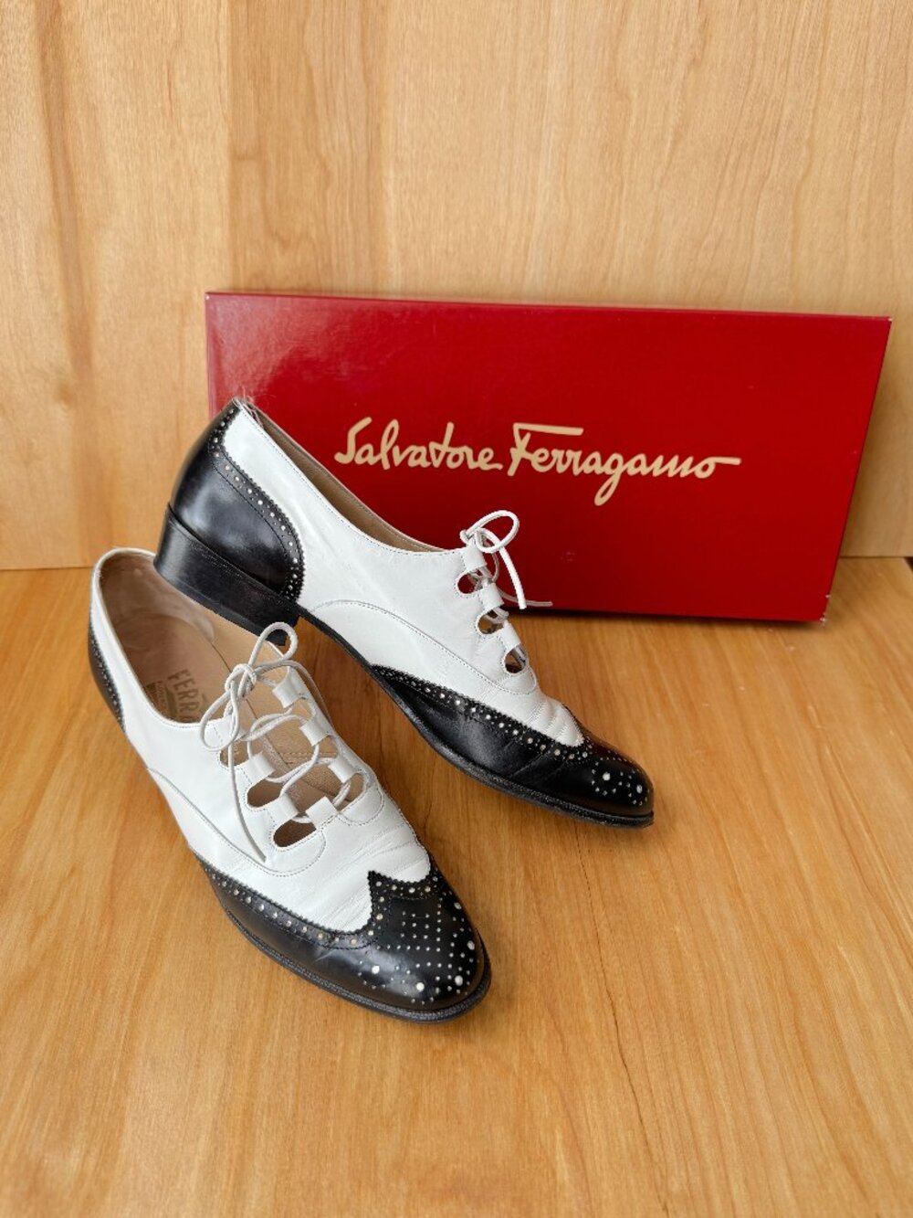 Wingtip Oxford Shoes Vintage Salvatore Ferragamo Narrow 6, Black/White Leather